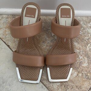 Dolce Vita Patwin leather sandal in Cafe Stella, Size 6